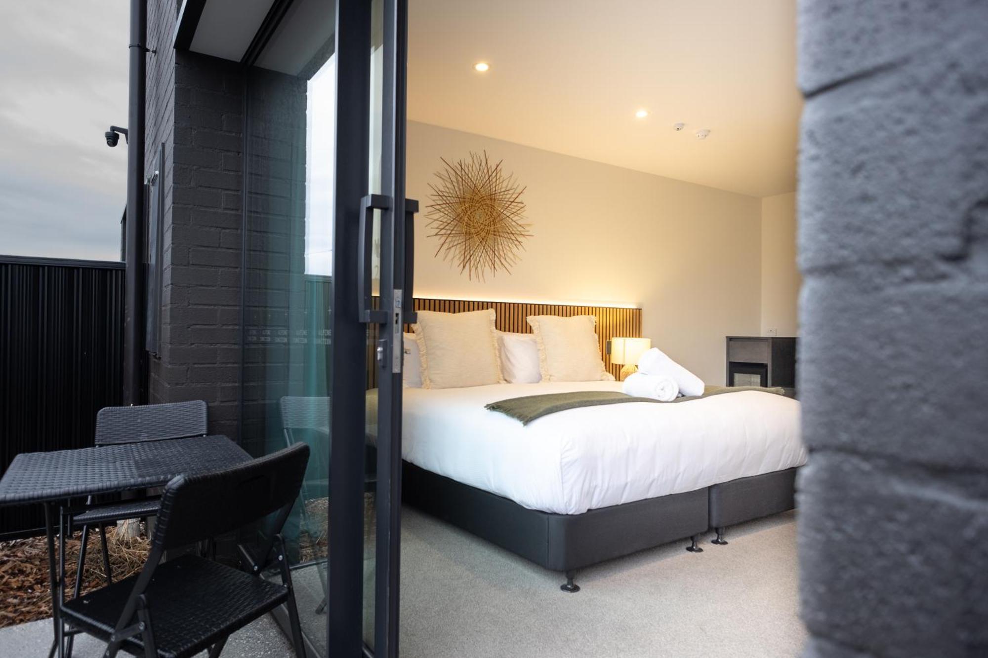 Alpine Junction Townhouse Apartments, Lodge & Hotel Wanaka Exterior foto